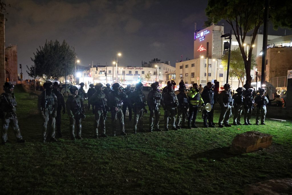 Η ισραηλινή αστυνομία έκλεισε το τζαμί αλ – Άκσα στην Ιερουσαλήμ την ημέρα λήξης του Ραμαζανιού