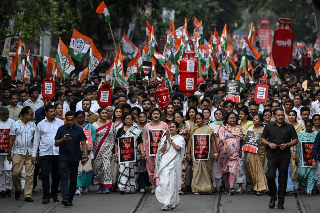 Πώς ένας παρατεταμένος πόλεμος στη Μέση Ανατολή θα μπορούσε να γονατίσει την παγκόσμια οικονομία