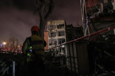 Λος Άντζελες: Έχασε τα πάντα, αλλά επέλεξε να σώσει τον πίνακα του Φασιανού – Ο Φρ. Ορού στο ΕΡΤΝews