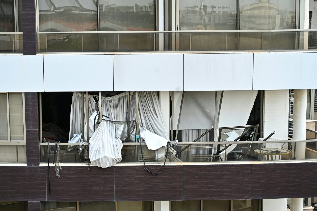 Το ΕΡΤnews στη Βηρυτό: «Χειρουργικό» ισραηλινό χτύπημα σε πολυκατοικία με έναν νεκρό – Εντολή για εκκένωση επτά περιοχών στη Νταχίγια