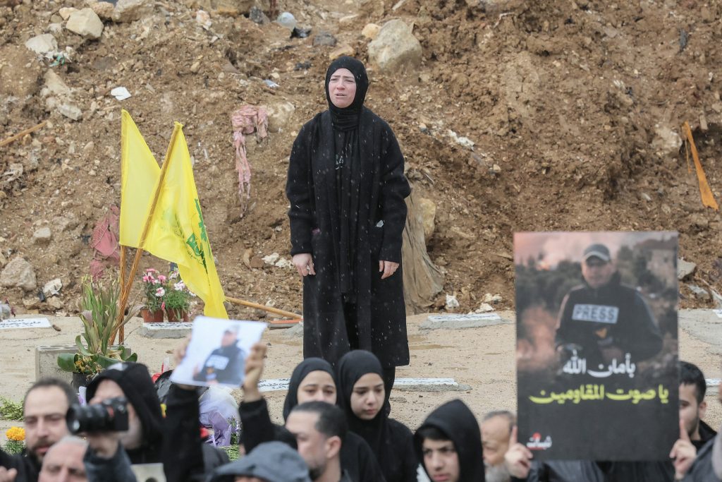 Λίβανος: Το ΕΡΤnews στην κηδεία των τριών δημοσιογράφων που σκοτώθηκαν σε ισραηλινή επιδρομή – Ανάμεσά τους η Φατίμα και ο αδελφός της