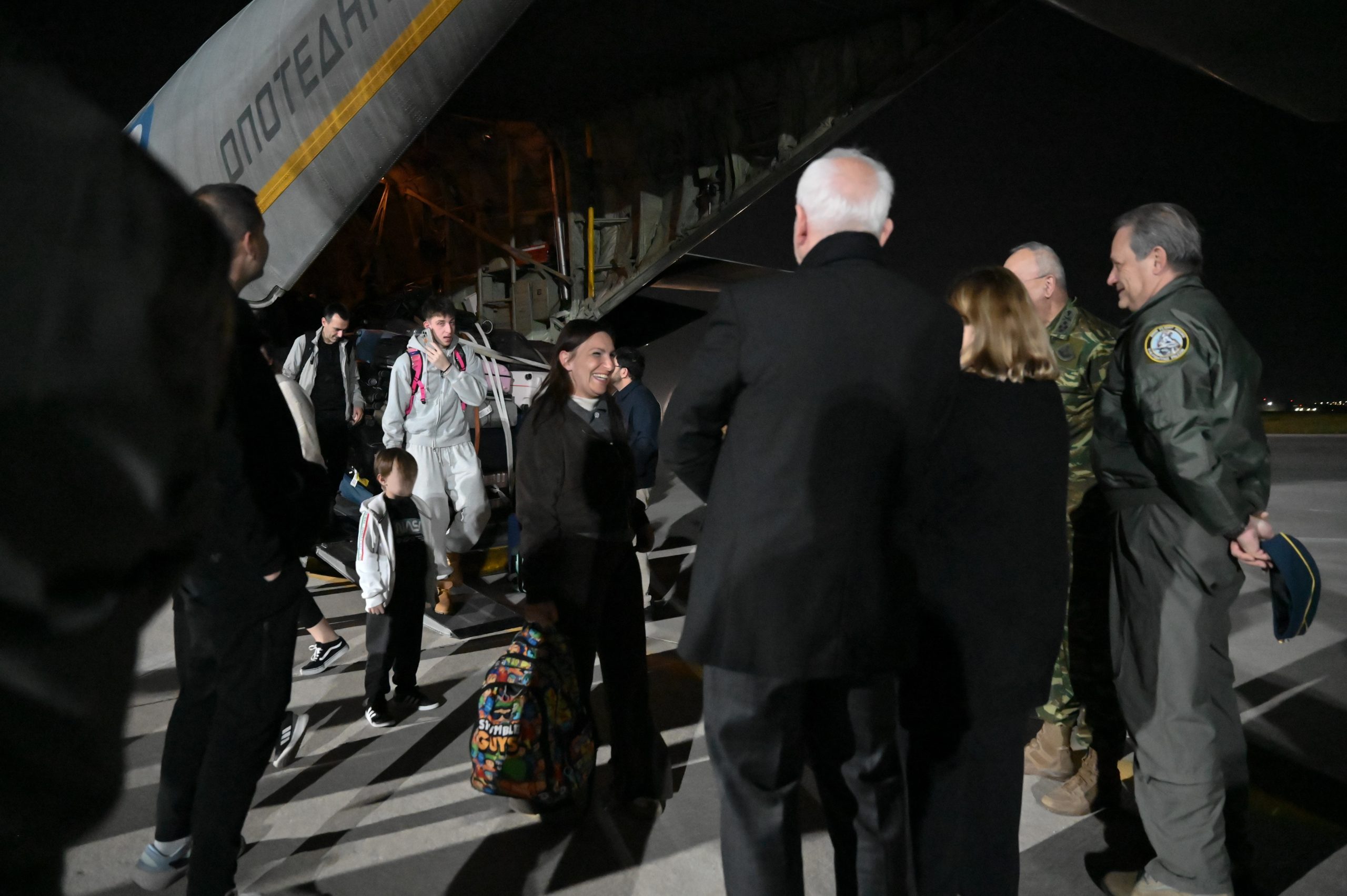 Φωτογραφίες του επαναπατρισμού των Ελλήνων με αεροσκάφος C-130 της Πολεμικής Αεροπορίας από Κατάρ, Κουβέιτ και Μπαχρέιν