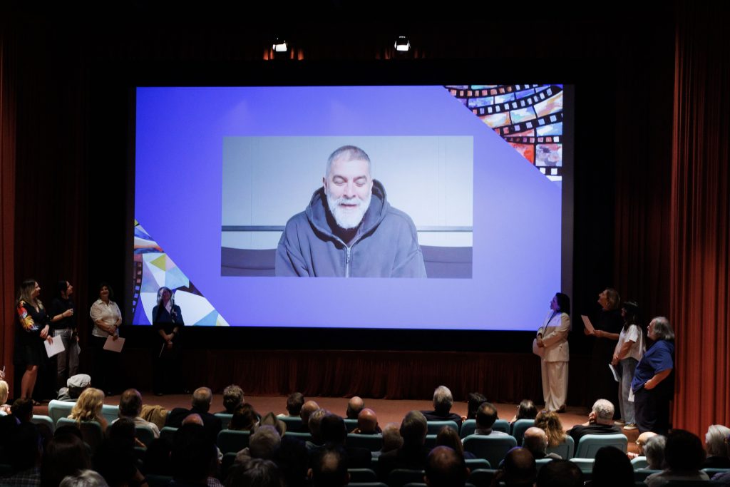 SFGFF 2026: Τι είπε ο Βασίλης Μπισμπίκης όταν παρέλαβε το πρώτο βραβείο στην καριέρα του;