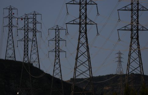 Το Ισραήλ στρέφεται κατά οικονομικών στόχων στο Ιράν – Τι μεταδίδει ο απεσταλμένος του ΕΡΤnews Γιώργος Σιδέρης