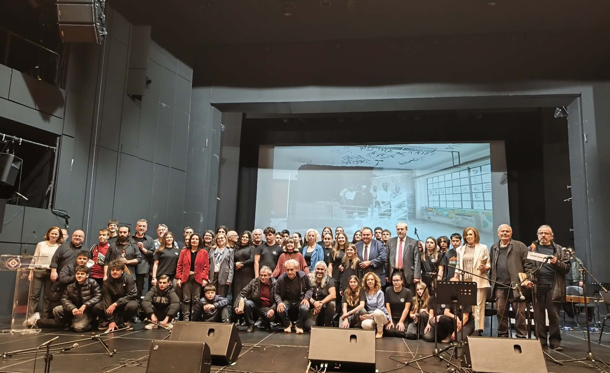 Συγκίνησε η διασχολική ομάδα των 5ου Γυμνασίου και 5ου Λυκείου Λάρισας σε εκδήλωση για την Εθνική Αντίσταση