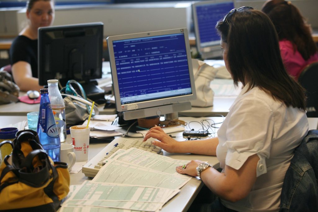 Φορολογικές δηλώσεις 2026: Στις 16 Μαρτίου ξεκινά η υποβολή – Ο πλήρης οδηγός για τις προθεσμίες, τις εκπτώσεις και τις αλλαγές