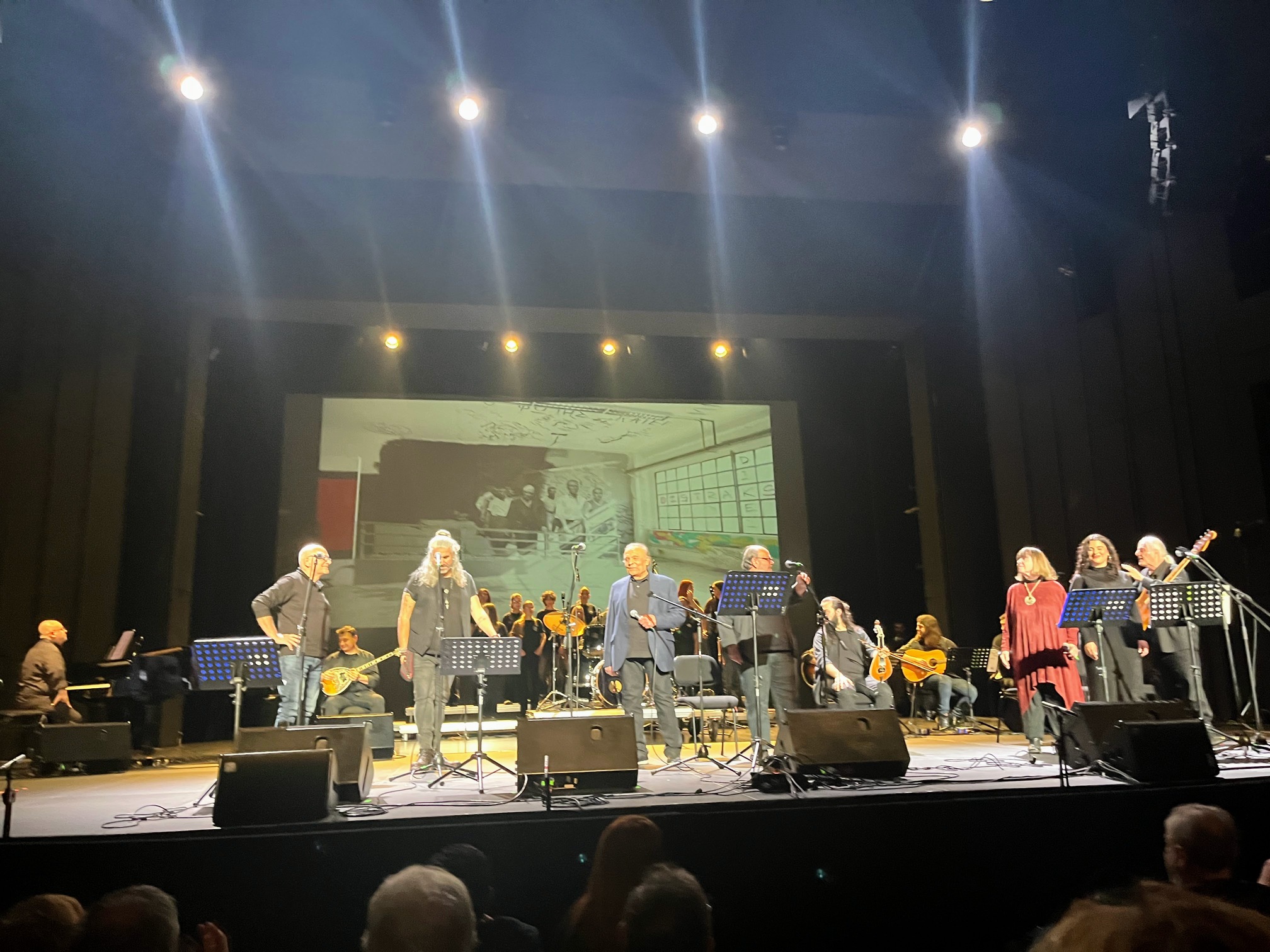 Συγκίνησε η διασχολική ομάδα των 5ου Γυμνασίου και 5ου Λυκείου Λάρισας σε εκδήλωση για την Εθνική Αντίσταση