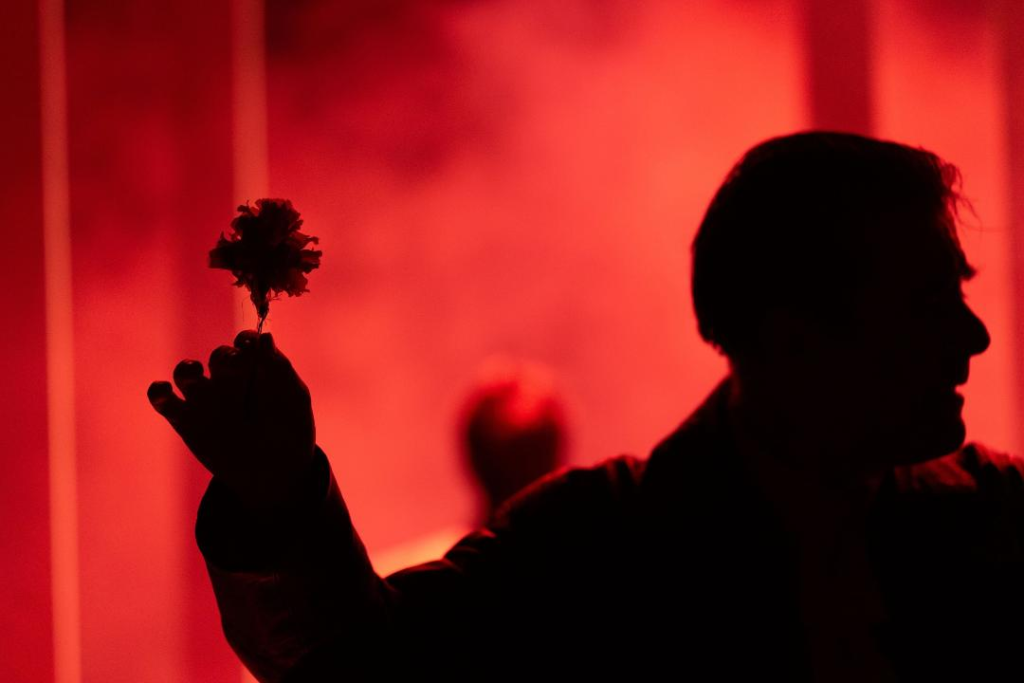 «Ο Μισάνθρωπος» του Μολιέρου στο Θέατρο Φιλίπ – Πρώτη ματιά στη νέα παράσταση της Ιόλης Ανδρεάδη