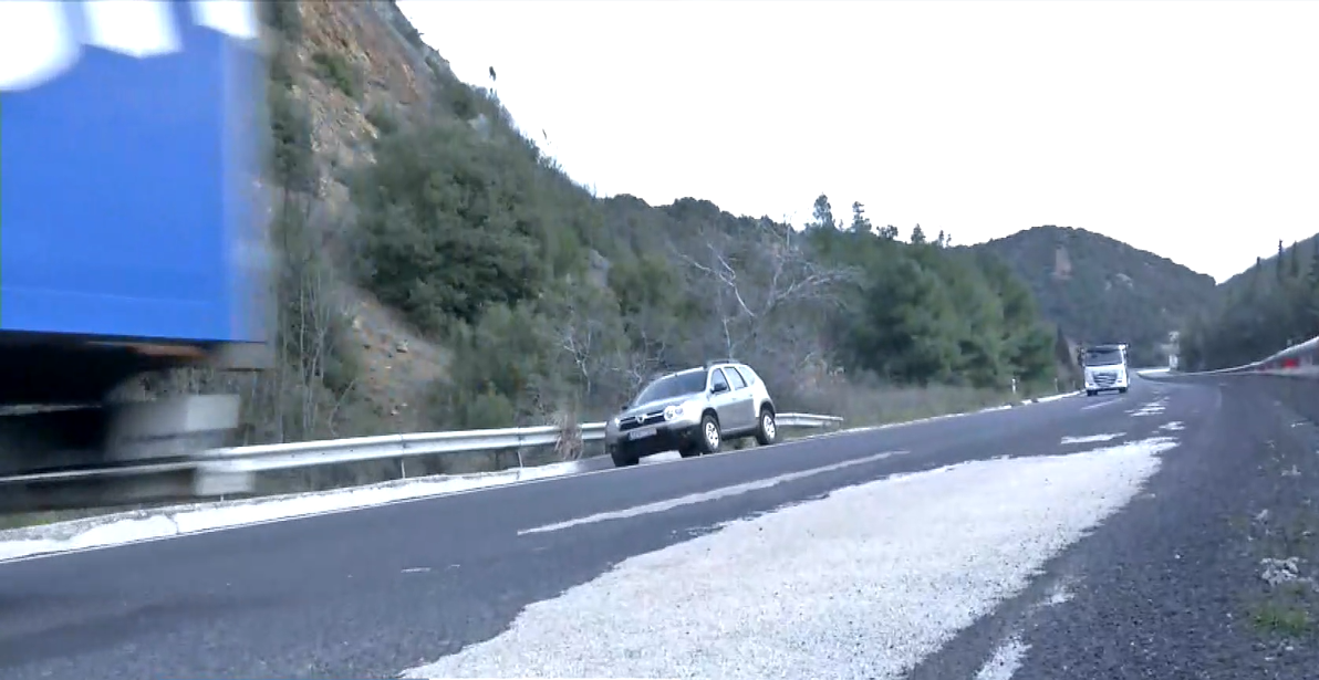 Φθορές του οδοστρώματος στην Ε.Ο Σερρών – Θεσσαλονίκης