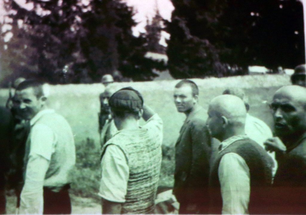 Καισαριανή: Παρουσιάστηκαν οι ιστορικές φωτογραφίες από την εκτέλεση των 200