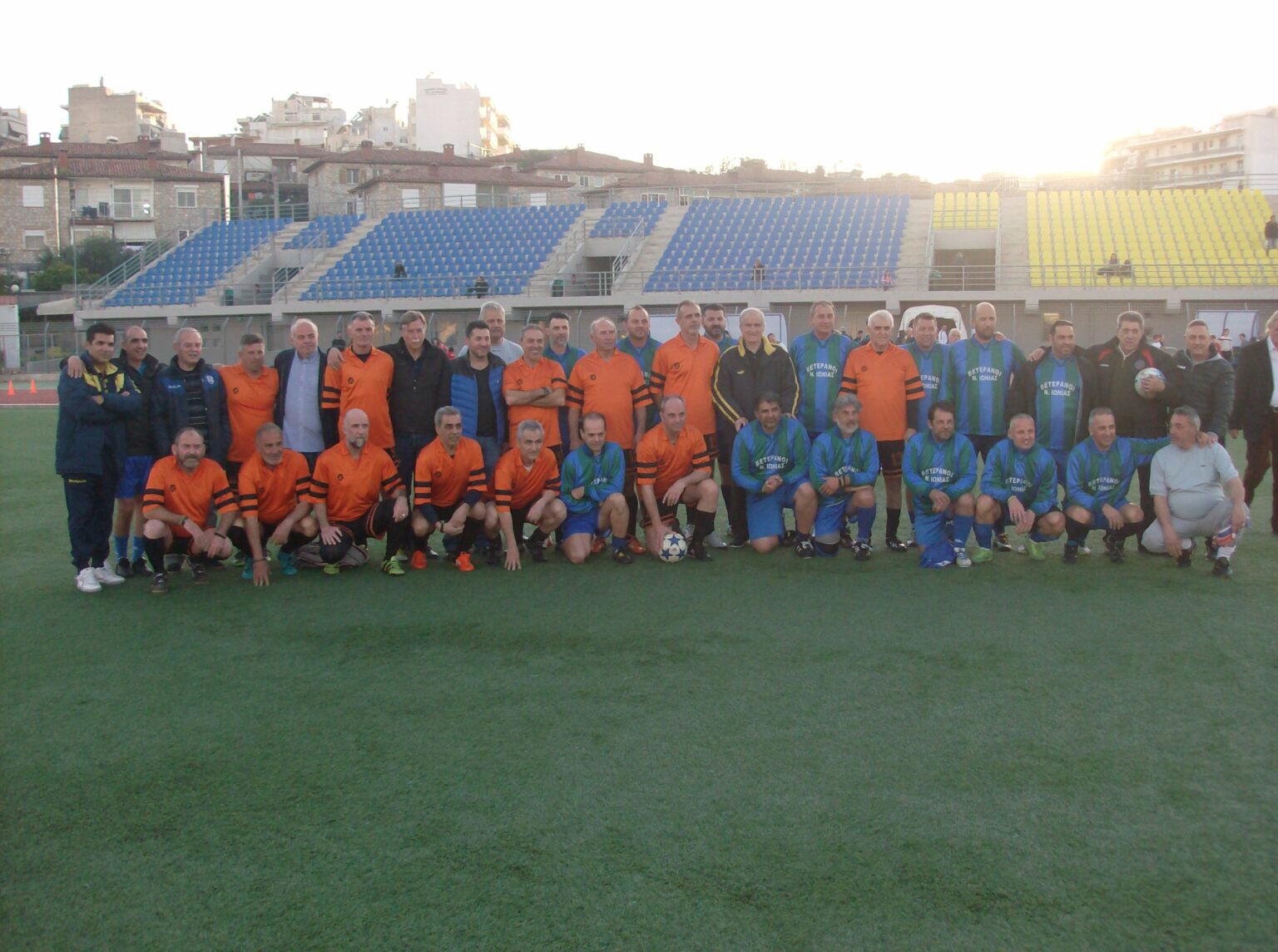 Οι παλαίμαχοι ποδοσφαιριστές τιμούν για άλλη μία φορά το Μπλόκο της Καλογρέζας με αγώνα στο γήπεδο