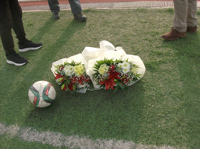 Οι παλαίμαχοι ποδοσφαιριστές τιμούν για άλλη μία φορά το Μπλόκο της Καλογρέζας με αγώνα στο γήπεδο