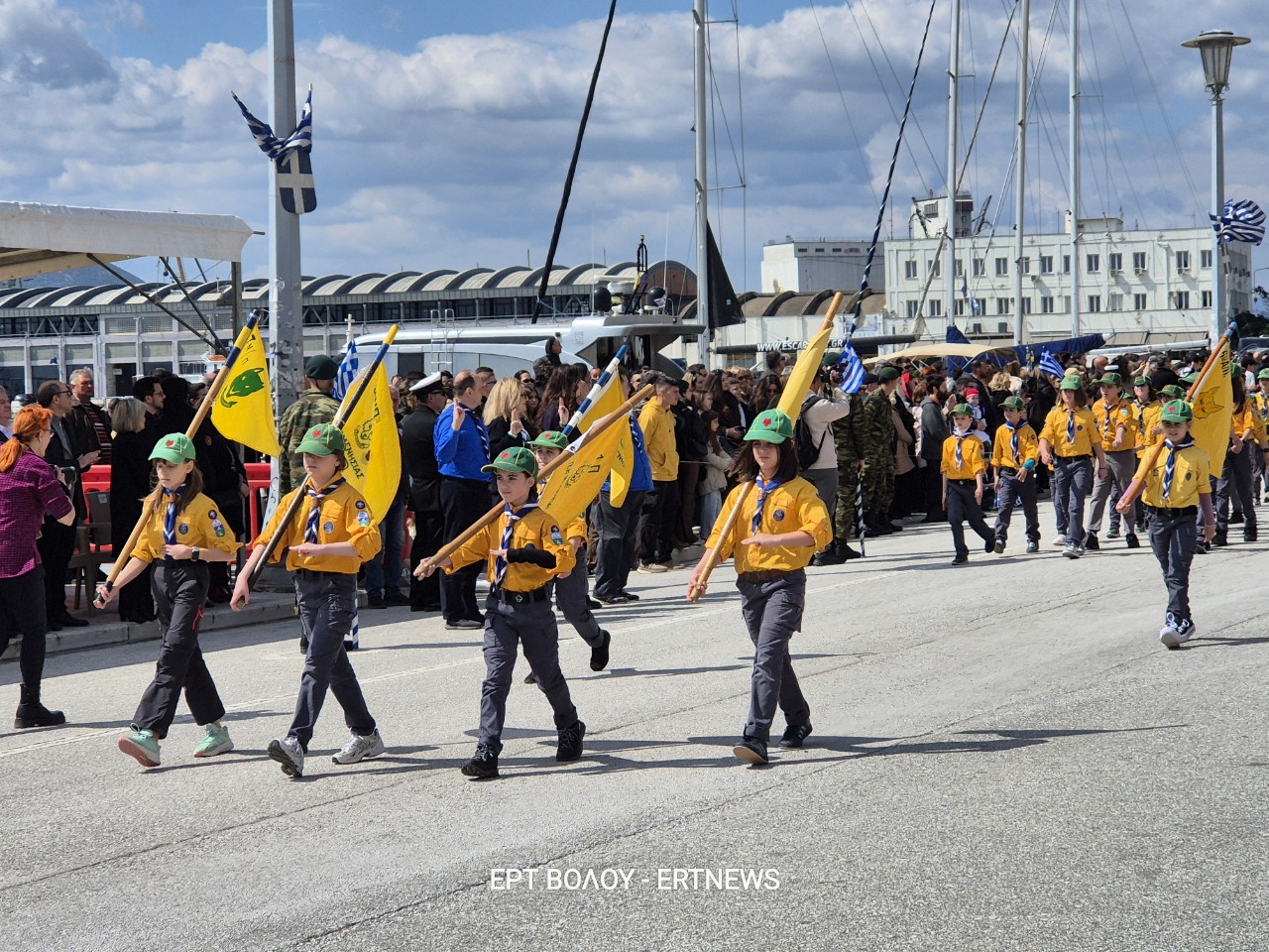 Με λαμπρότητα και μαζική συμμετοχή ο εορτασμός της 25ης Μαρτίου στον Βόλο