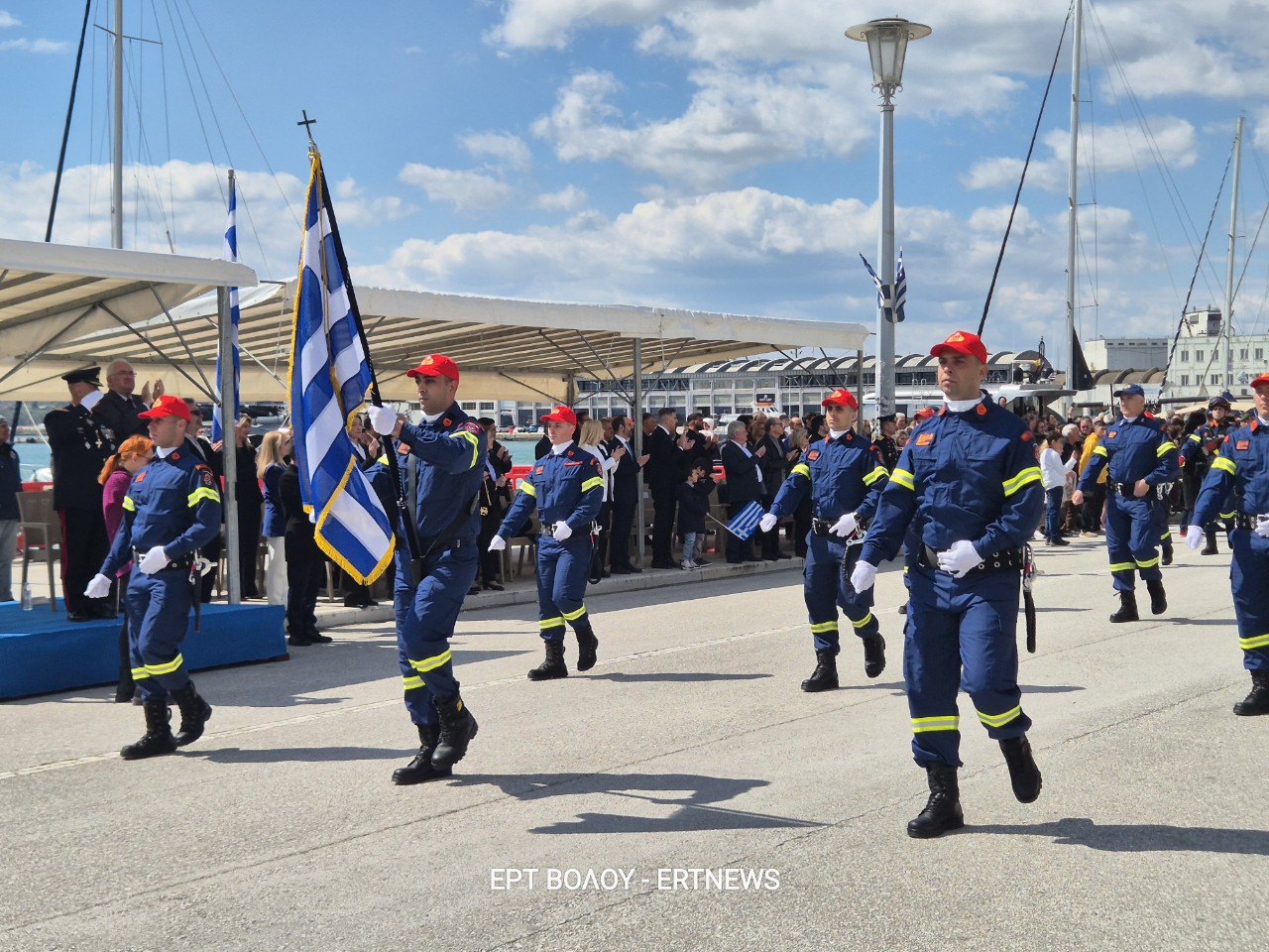Με λαμπρότητα και μαζική συμμετοχή ο εορτασμός της 25ης Μαρτίου στον Βόλο
