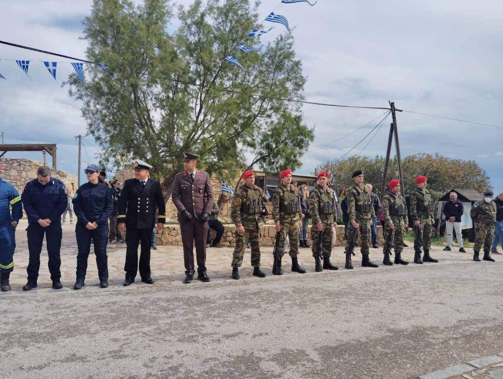 Μαθητές από τη Βούλα παρέλασαν στη Γαύδο