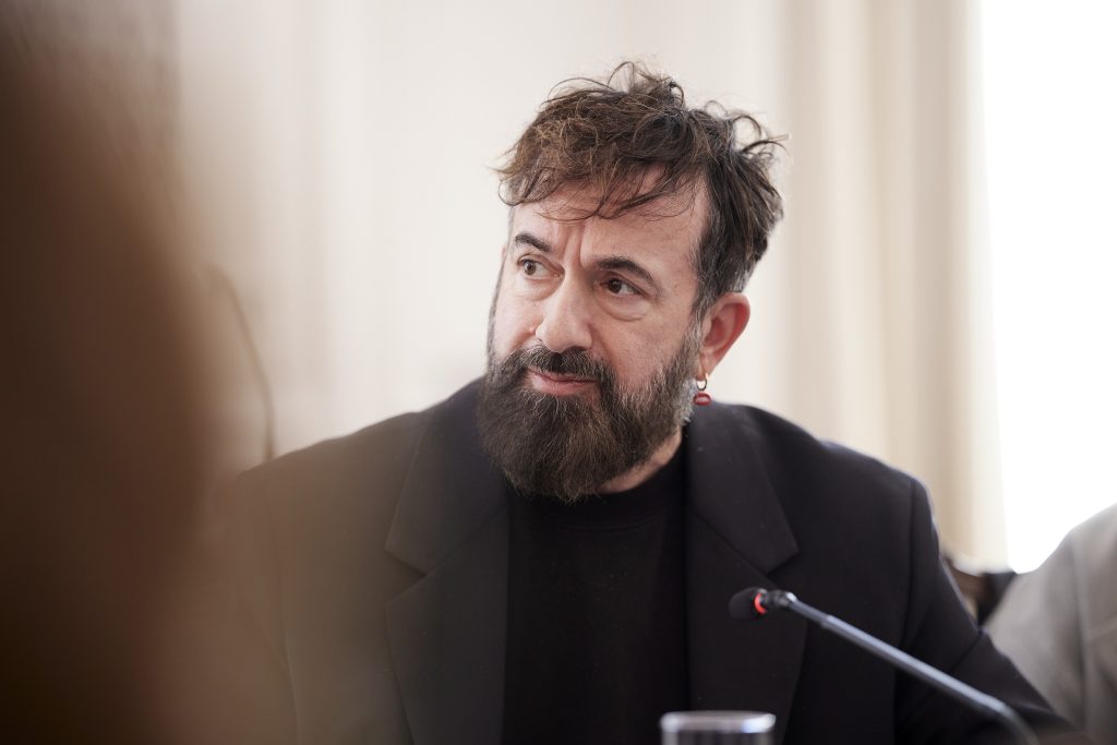 Ιδρύεται Ανώτατη Σχολή Παραστατικών Τεχνών: Πώς θα γίνεται η εισαγωγή και πότε ξεκινά – Τι αποφασίστηκε σε σύσκεψη στο Μέγαρο Μαξίμου