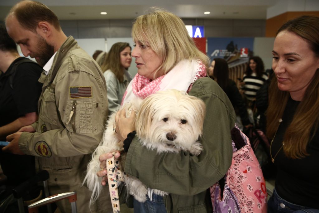 Επαναπατρίστηκαν 101 πολίτες από το Άμπου Ντάμπι – Είχαν μείνει πίσω γιατί δεν μπορούσαν να ταξιδέψουν τα κατοικίδιά τους