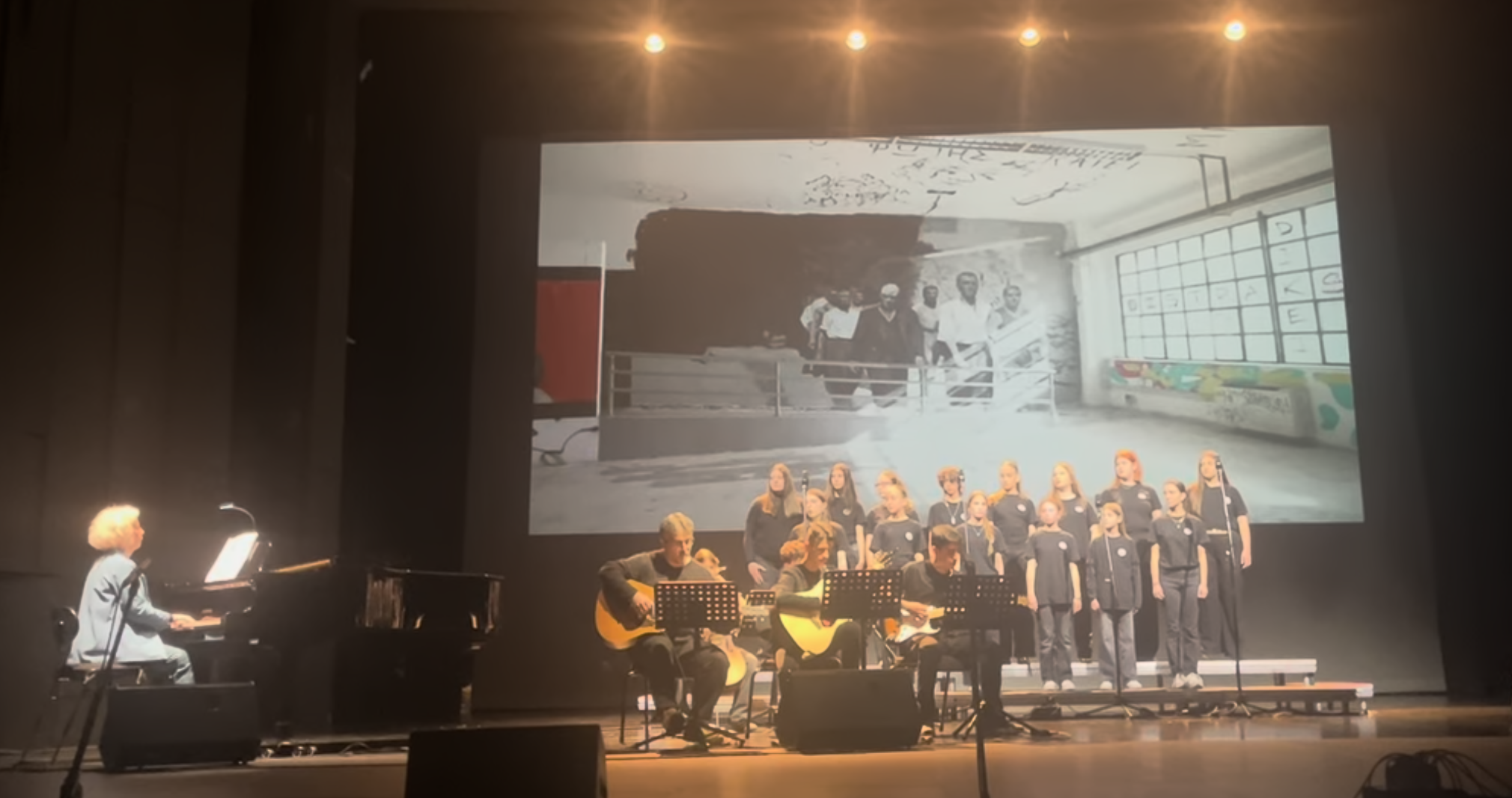 Συγκίνησε η διασχολική ομάδα των 5ου Γυμνασίου και 5ου Λυκείου Λάρισας σε εκδήλωση για την Εθνική Αντίσταση