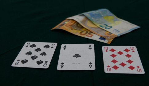 Live: Επίθεση με ιρανικό drone σε μεγάλο διυλιστήριο στο Αμπού Ντάμπι – Νέο κύμα ισραηλινών βομβαρδισμών σε Τεχεράνη και Λίβανο