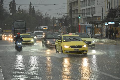 Δίκη για τα Τέμπη: Βίντεο από τις αλλαγές στην αίθουσα – Πώς θα εισέλθουν δικηγόροι, κατηγορούμενοι, συγγενείς θυμάτων και δημοσιογράφοι