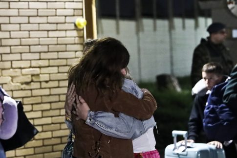 Σε πλήρη εξέλιξη οι επιχειρήσεις επαναπατρισμού από τη Μέση Ανατολή, άλλες δύο πτήσεις σήμερα από το Ομάν – Χθες επέστρεψαν 315 Έλληνες, η ανακοίνωση του υπ.Εξ.