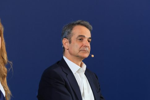 ΗΠΑ: Η ρυθμιστική αρχή απειλεί τα δίκτυα με αφαίρεση αδειών αν η κάλυψη του πολέμου στο Ιράν δεν θεωρηθεί προς το δημόσιο συμφέρον