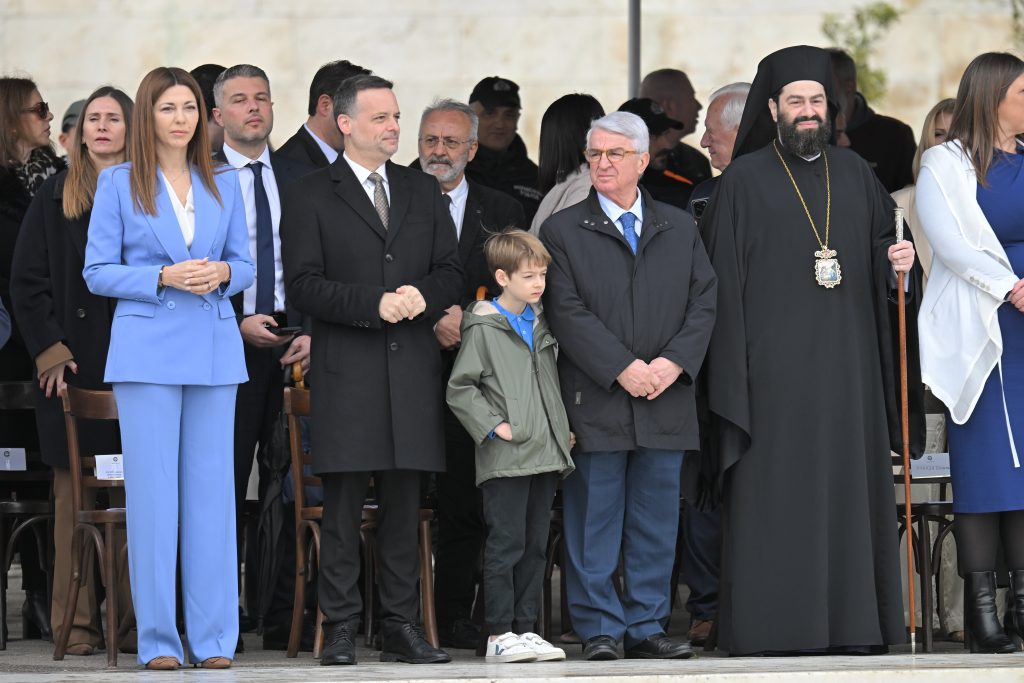 Ολοκληρώθηκε η μαθητική παρέλαση για την 25η Μαρτίου στο Σύνταγμα – Άνοιξε το μετρό
