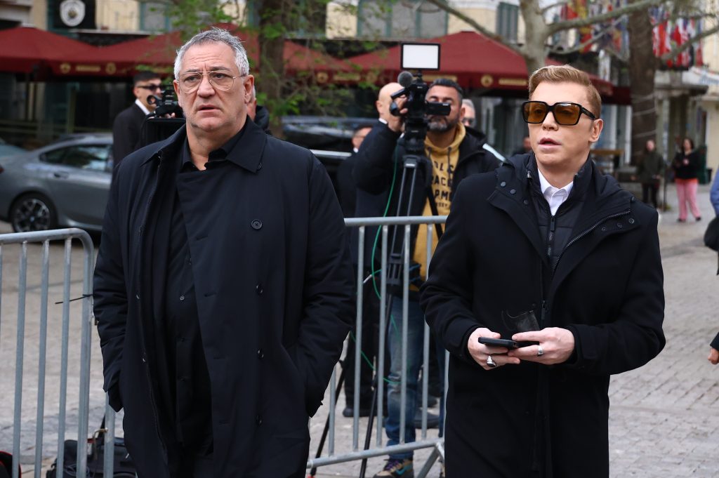 Μαρινέλλα: Στη Μητρόπολη Αθηνών η σορός της – Πλήθος κόσμου στο τελευταίο αντίο