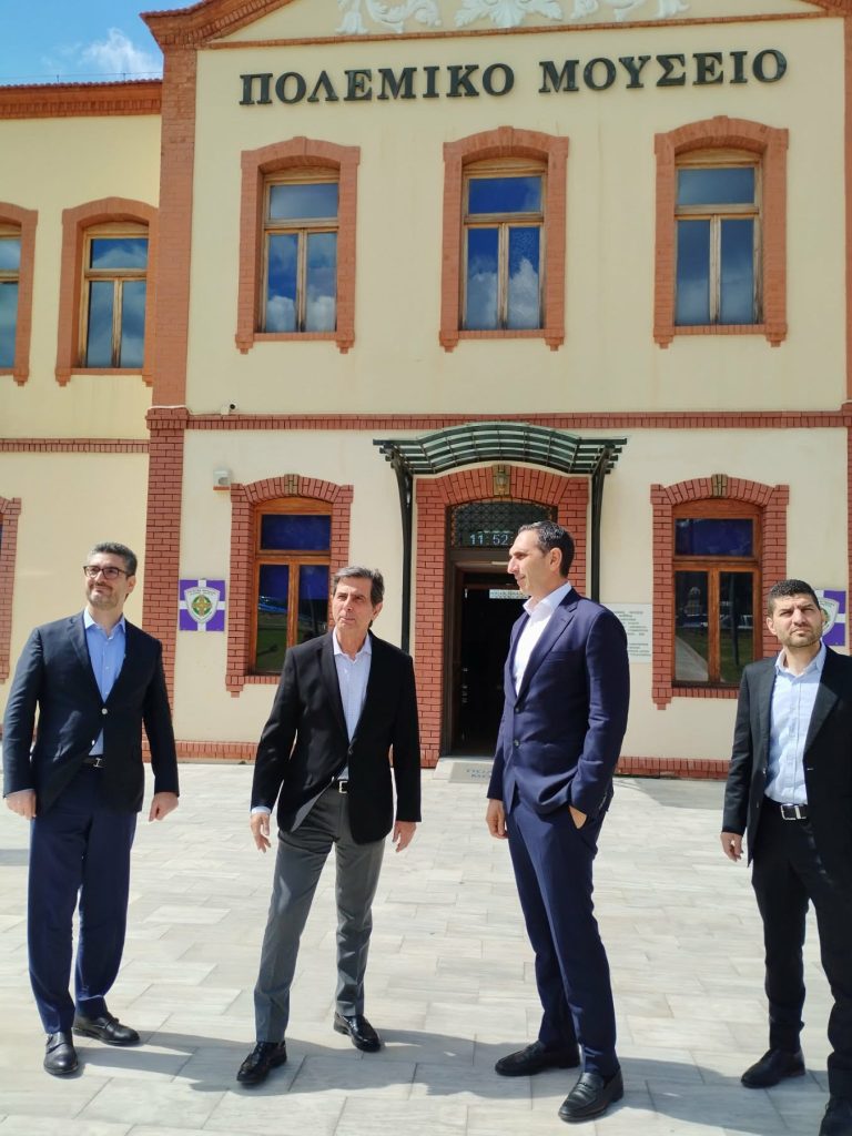 Ξενάγηση του Κύπριου ΥΠΕΣ από τον ΥΜΑΘ στο Πολεμικό Μουσείο Θεσσαλονίκης