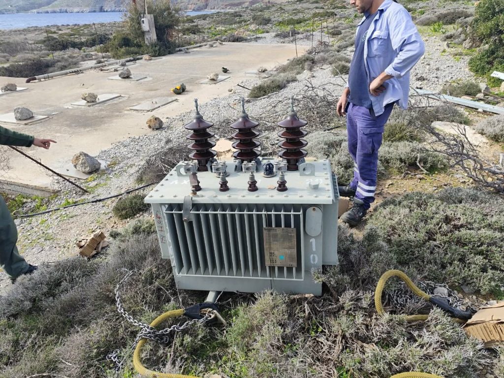 Χανιά: Με ελικόπτερο Σινούκ η μεταφορά υλικών στο Λουτρό Σφακίων