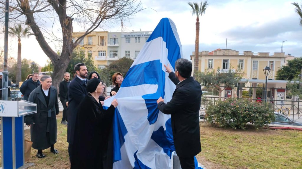 Χανιά: Τίμησαν τον Αρχάγγελο της Κρήτης – Με συγκίνηση τα αποκαλυπτήρια της προτομής του Νίκου Ξυλούρη