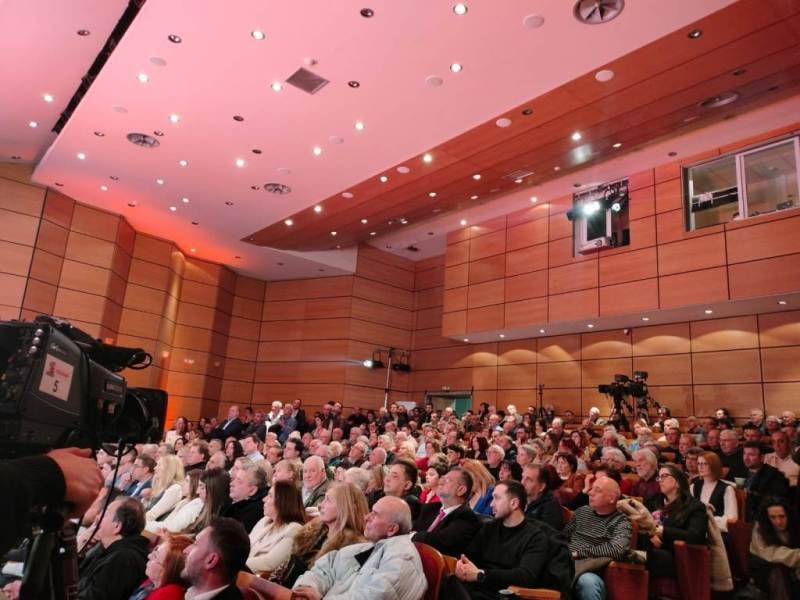 Κοζάνη: Παρουσιάστηκε το βιβλίο «Ιθάκη» του Αλέξης Τσίπρα – Κριτική για απολιγνιτοποίηση, ενέργεια και διεθνείς εξελίξεις