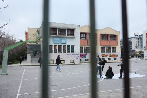 Νεκρό κοριτσάκι στο Παλαιό Φάληρο: Στην 3χρονη ανήκουν οι κηλίδες αίματος – Τι κατέθεσε ο Αιγύπτιος που βρήκε το παιδί