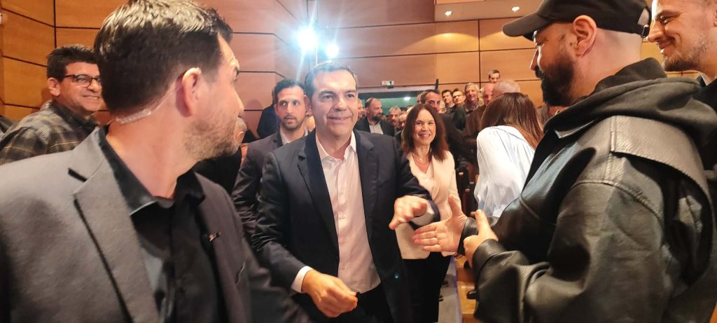 Κοζάνη: Παρουσιάστηκε το βιβλίο «Ιθάκη» του Αλέξης Τσίπρα – Κριτική για απολιγνιτοποίηση, ενέργεια και διεθνείς εξελίξεις