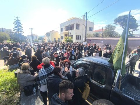 ΚΚΕ: Κοροϊδία τα μέτρα που ανακοίνωσε ο Κ. Μητσοτάκης, η κυβέρνηση επαναφέρει τα γνωστά ψίχουλα των “pass”