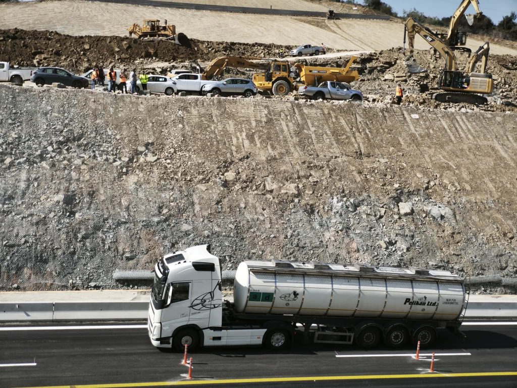 Αποκατάσταση της κυκλοφορίας στην Ιόνια Οδό – Δόθηκε στην κυκλοφορία το ένα ρεύμα στη Συκούλα