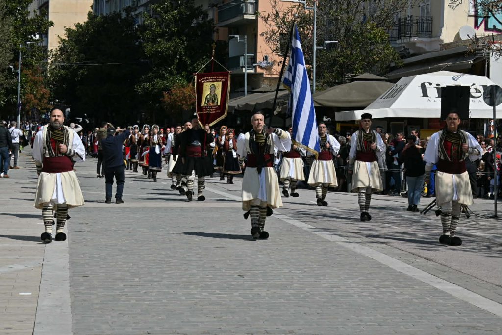 Σέρρες: Με λαμπρότητα και πλήθος κόσμου τιμήθηκε η 25η Μαρτίου