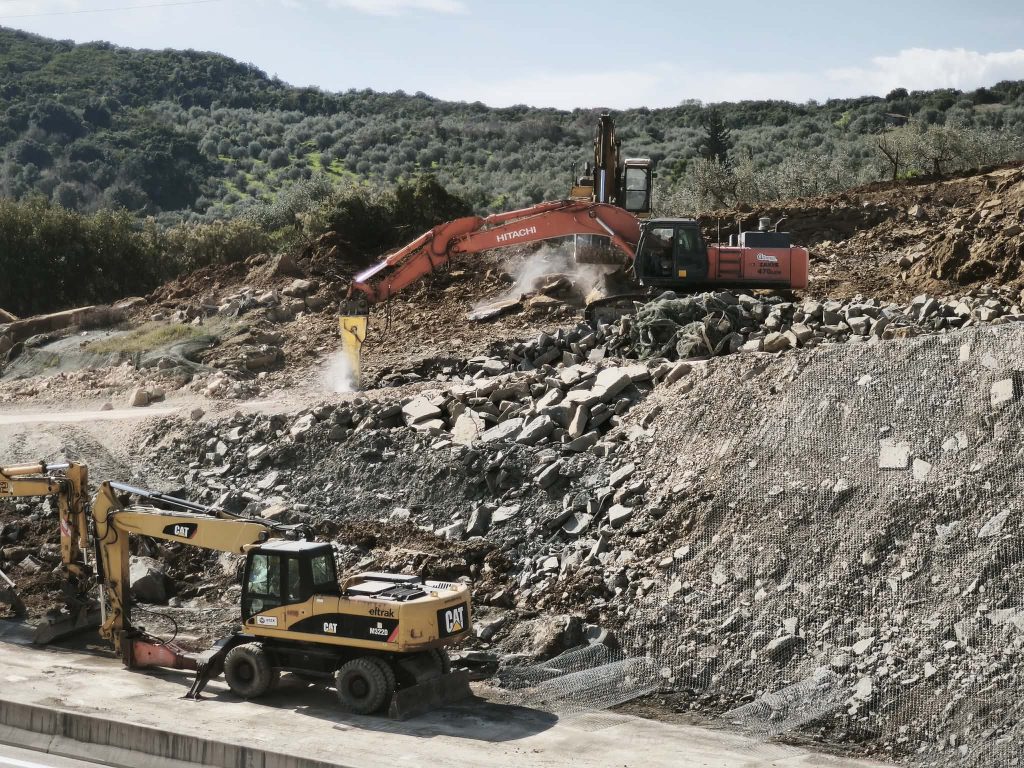 Αποκατάσταση της κυκλοφορίας στην Ιόνια Οδό – Δόθηκε στην κυκλοφορία το ένα ρεύμα στη Συκούλα