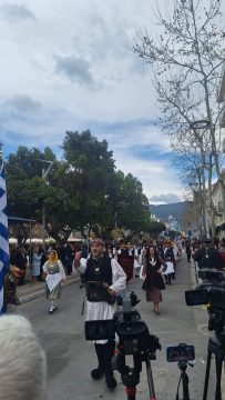 «Βούλιαξε» η κεντρική πλατεία για το 12<sup>ο</sup> Καλαματιανό Καρναβάλι (βίντεο & φωτογραφίες)