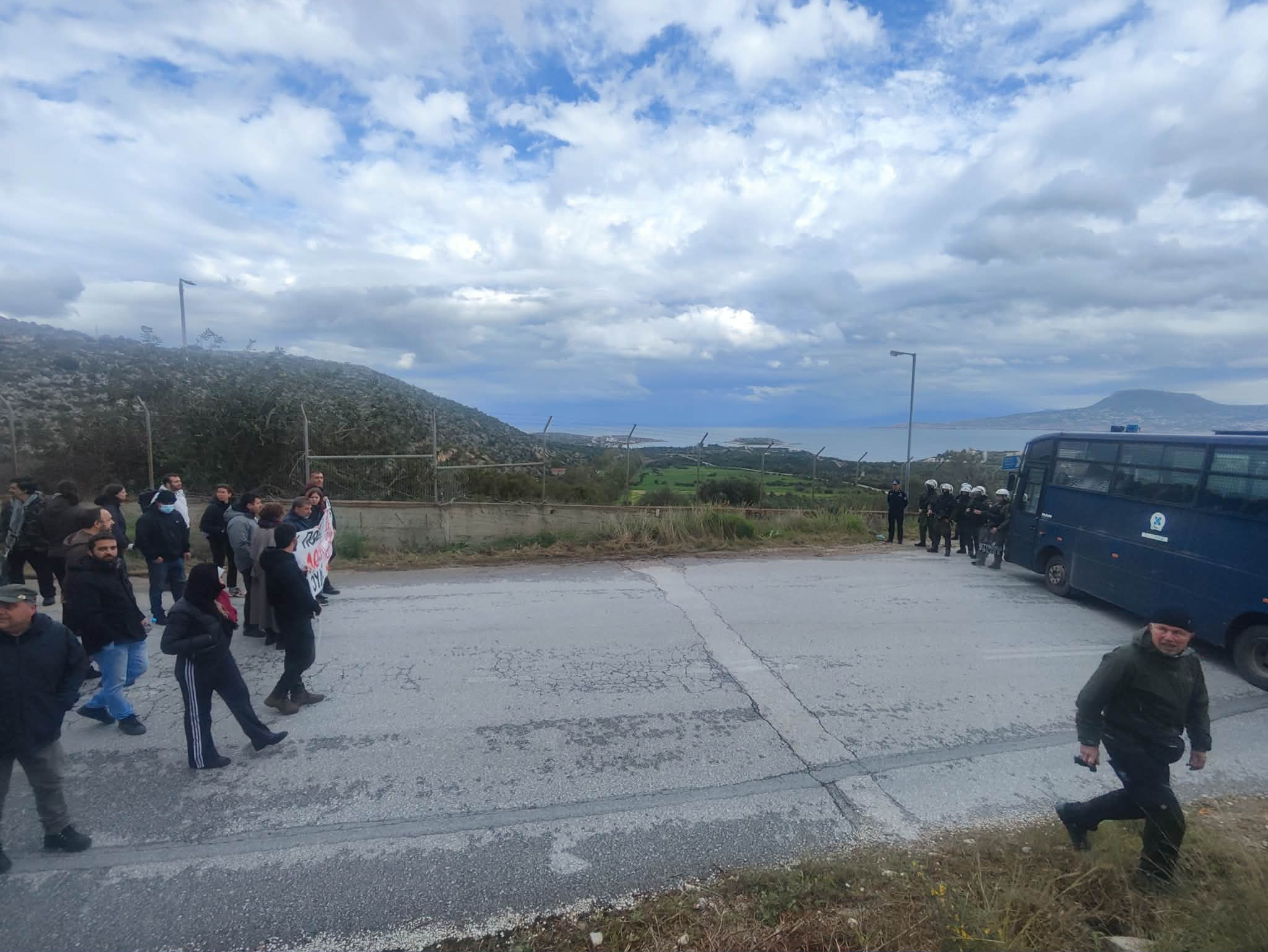 Χανιά: «Να κλείσει η βάση της Σούδας» και «απεμπλοκή από τον πόλεμο» στο αντιπολεμικό συλλαλητήριο στη Σούδα