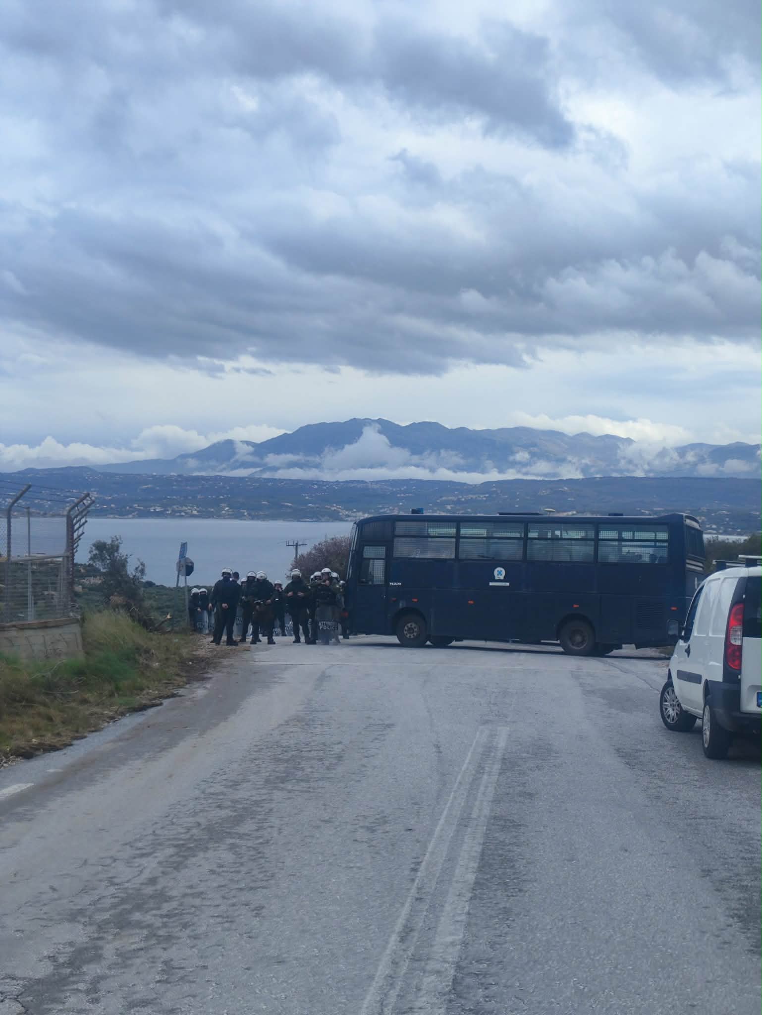 Χανιά: «Να κλείσει η βάση της Σούδας» και «απεμπλοκή από τον πόλεμο» στο αντιπολεμικό συλλαλητήριο στη Σούδα