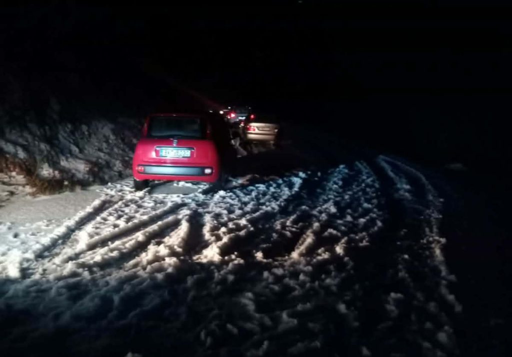 Ιωάννινα: Εγκλωβισμένοι από το χαλάζι στο Πάπιγκο – Όχημα στον γκρεμό, όλοι σώοι