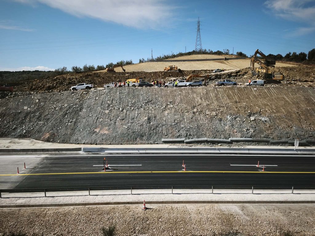 Αποκατάσταση της κυκλοφορίας στην Ιόνια Οδό – Δόθηκε στην κυκλοφορία το ένα ρεύμα στη Συκούλα