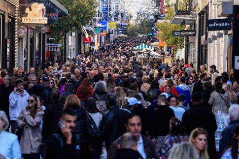 Live: «Με εκλιπαρούν να κάνουμε συμφωνία» λέει ο Τραμπ – Τι απάντησε το Ιράν στο σχέδιο 15 σημείων των ΗΠΑ