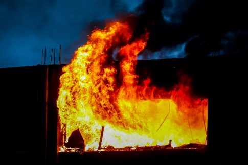 Το Ιράν κηδεύει Λαριτζανί, Σολεϊμανί και τους «μάρτυρες» ναύτες – Πλήθη κόσμου σε επίδειξη ενότητας