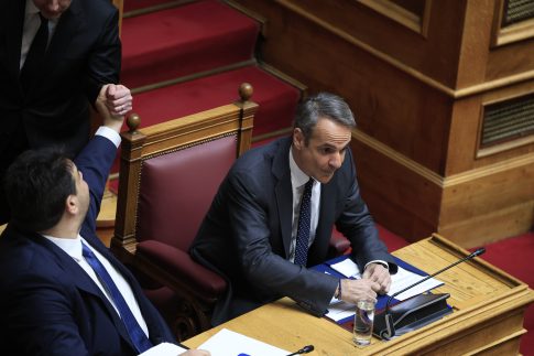 Επλήγη ιρανική φρεγάτα από υποβρύχιο ανοικτά της Σρι Λάνκα – 101 αγνοούμενοι και 78 τραυματίες