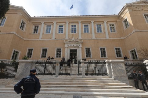 Κ. Φίλης στο ΕΡΤnews Radio 105,8 για Ιράν: Το Ισραήλ έχει πολύ καθαρή στόχευση, ενώ η στόχευση των ΗΠΑ φαίνεται θολή