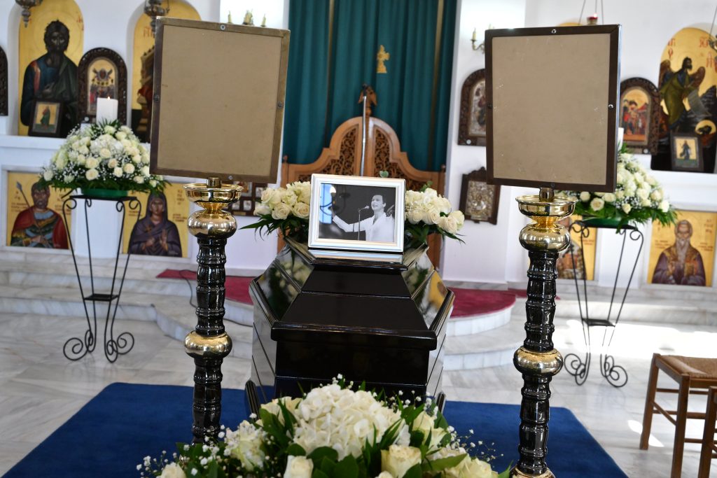 Σε κλίμα συγκίνησης το τελευταίο «αντίο» στον Γιώργο Μαρίνο