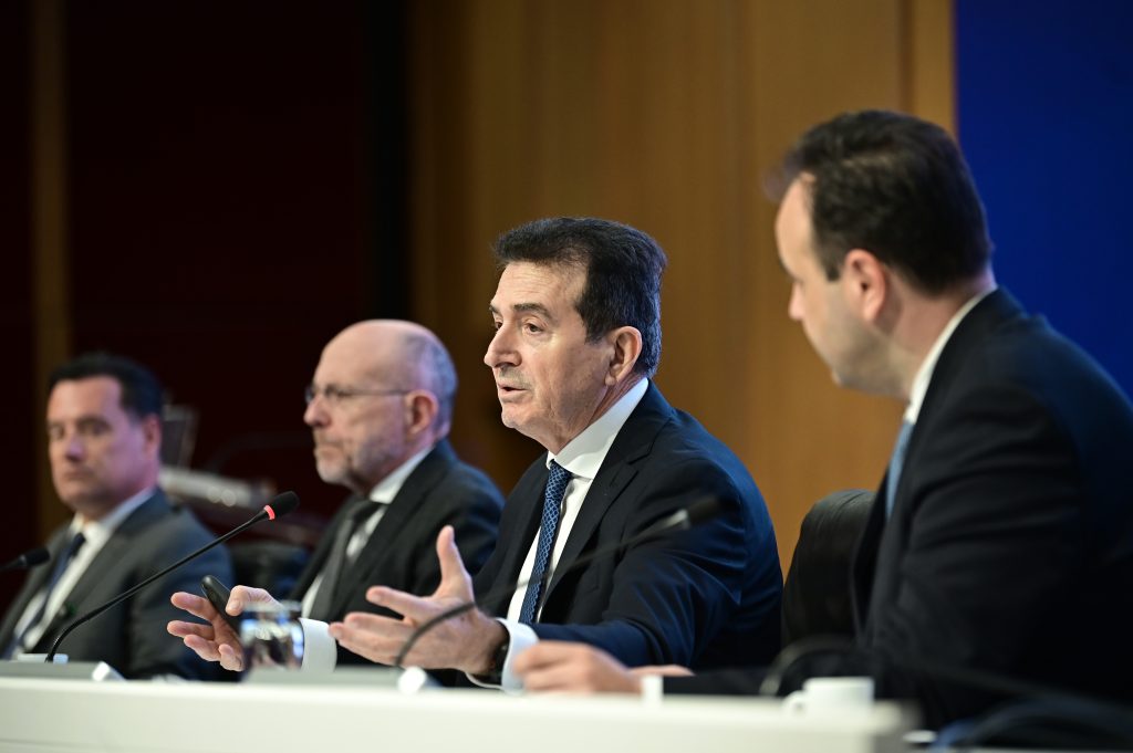 Νέο πλαίσιο για την προστασία των ανηλίκων: Ψηφιακά εργαλεία, αυστηροί έλεγχοι και μηδενική ανοχή στην πώληση καπνού και αλκοόλ