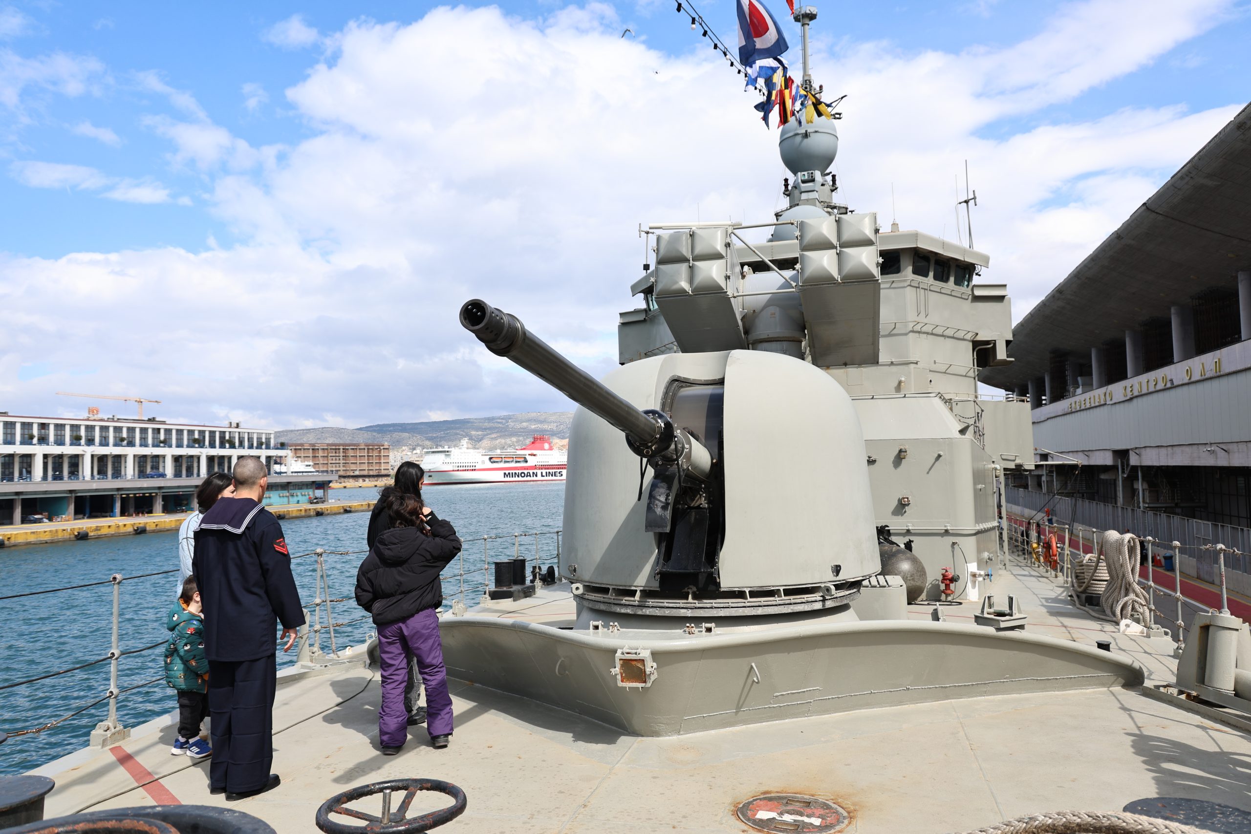 25η Μαρτίου: Επισκέψιμα για το κοινό τα πλοία του Πολεμικού Ναυτικού σήμερα, από τις 09:00 έως τις 19:00